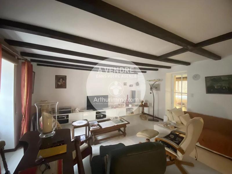 Maison - 228 m² - 8 pièces