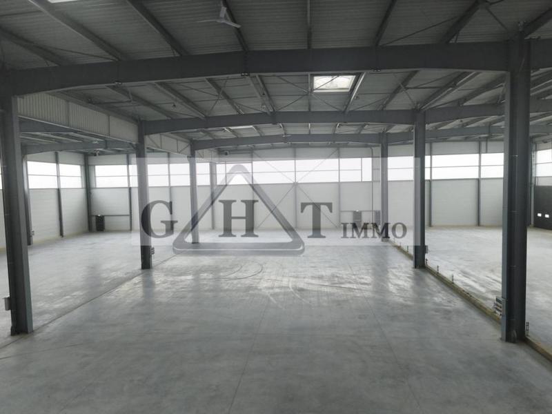 Entrepôt - 3 428 m²
