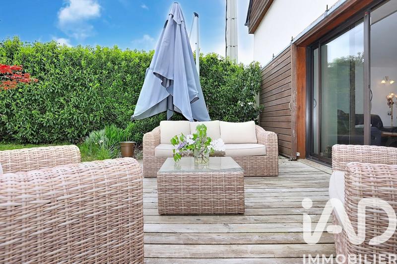 Maison - 237 m² - 8 pièces