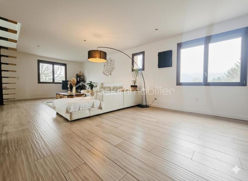 Maison - 140 m² - 4 pièces