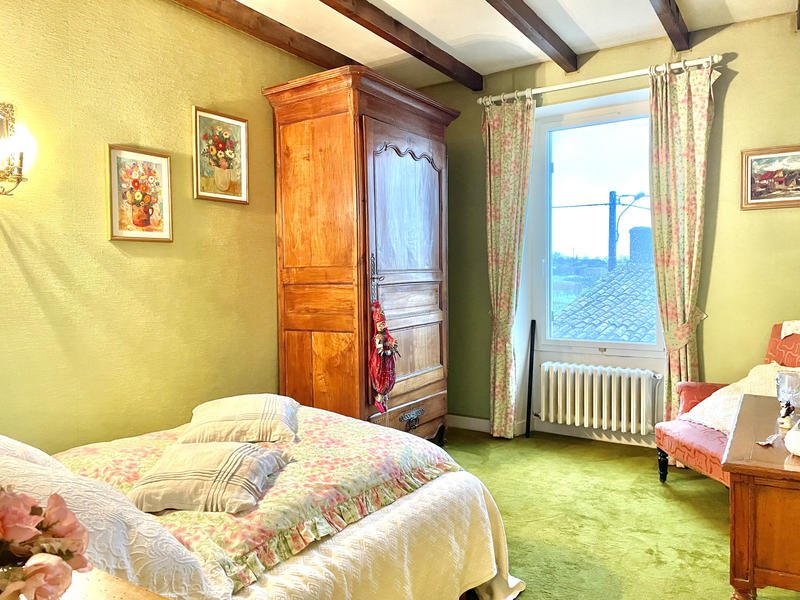 Maison - 242 m² - 7 pièces