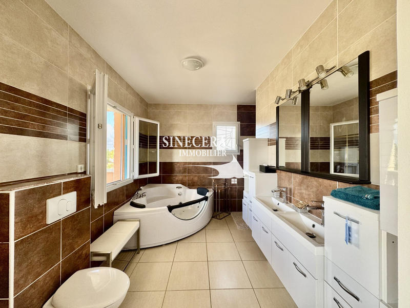 Maison - 224 m² - 9 pièces