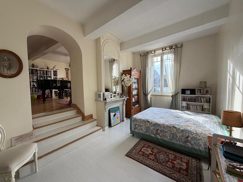 Maison - 340 m² - 8 pièces