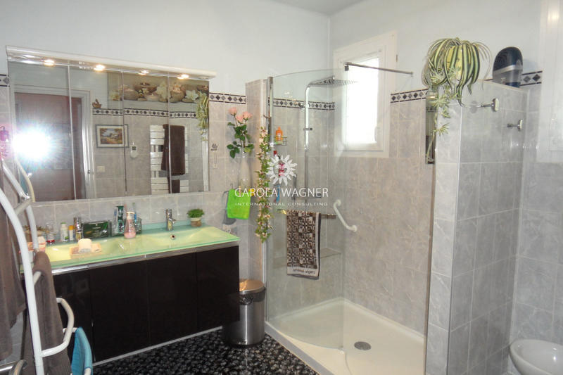 Villa - 246 m² - 8 pièces