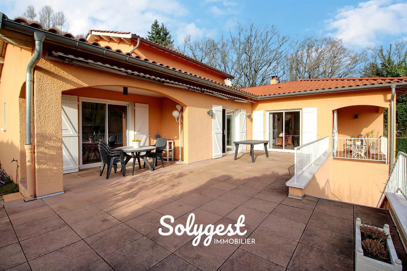 Maison - 305 m² - 7 pièces