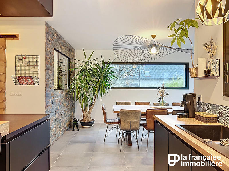 Maison - 233 m² - 8 pièces