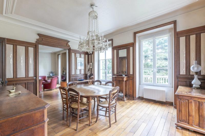 Maison - 273 m² - 9 pièces