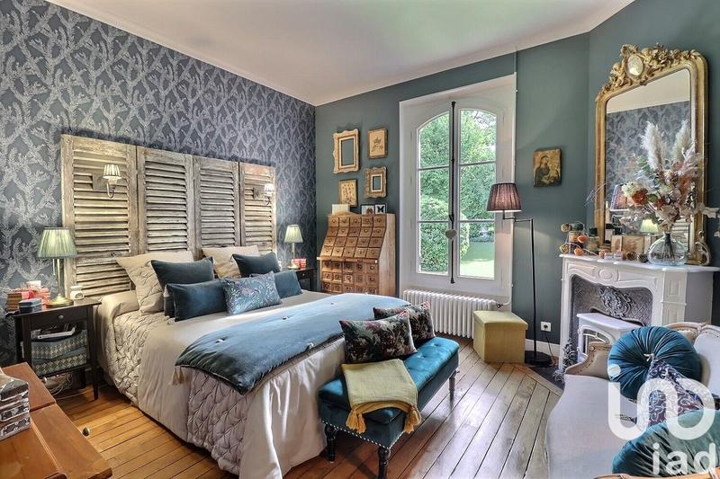 Maison - 250 m² - 10 pièces