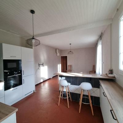 Maison - 640 m² - 3 pièces