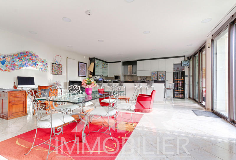 Maison - 300 m² - 8 pièces