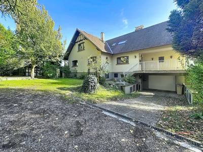 Maison - 285 m² - 8 pièces