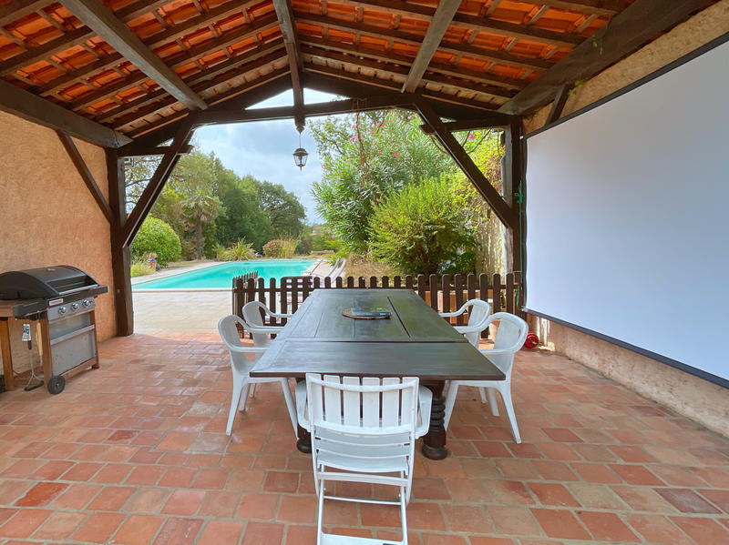 Maison - 260 m² - 8 pièces