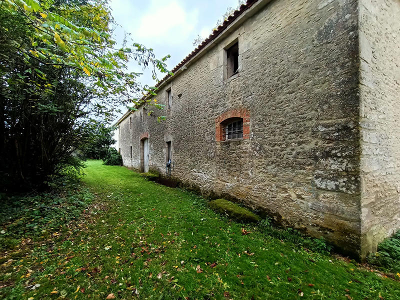 Maison - 369 m² - 10 pièces