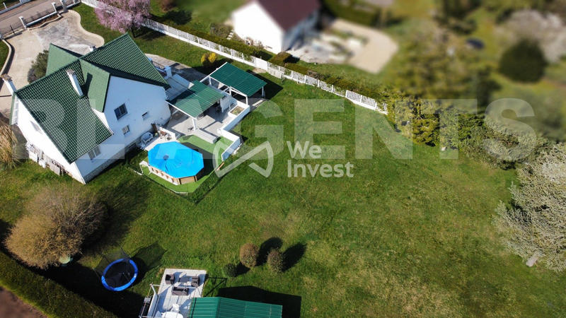 Maison - 244 m² - 10 pièces