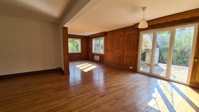 Maison - 285 m² - 13 pièces