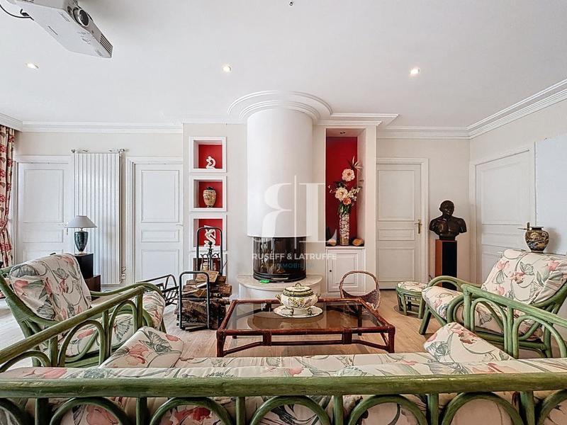 Maison - 358 m² - 10 pièces