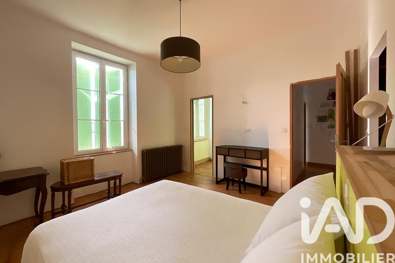 Maison - 236 m² - 7 pièces