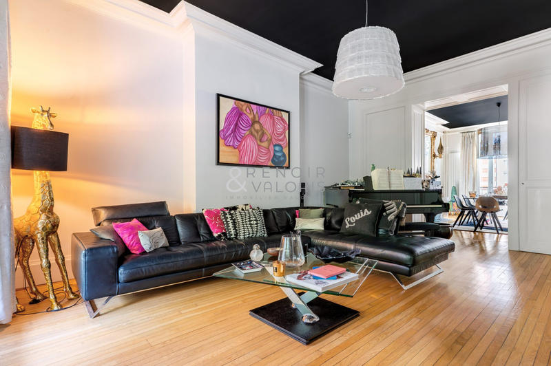 Maison - 302 m² - 10 pièces