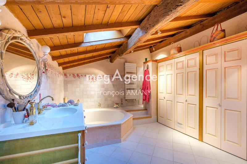 Maison en pierre - 250 m² - 8 pièces