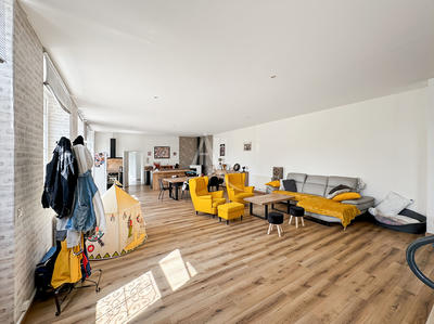 Maison - 270 m² - 8 pièces