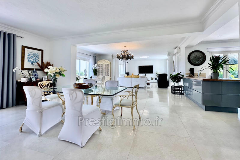 Maison - 280 m² - 8 pièces