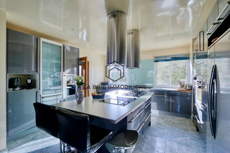 Maison - 313 m² - 7 pièces