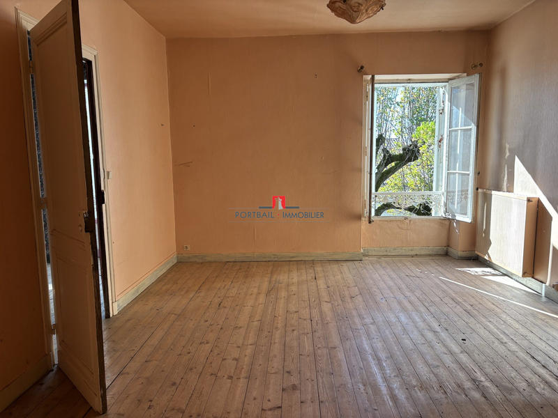 Maison - 225 m² - 8 pièces