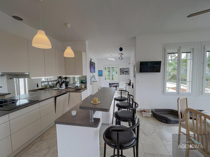 Villa - 143 m² - 8 pièces