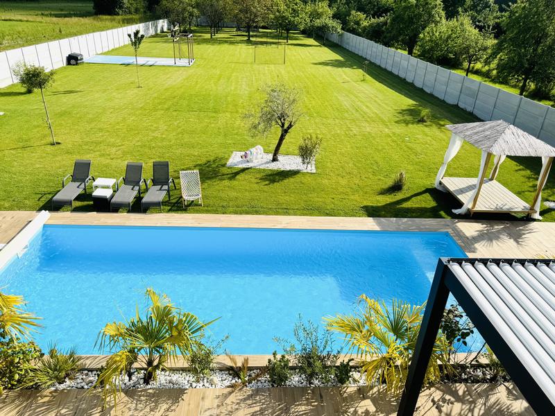 Maison - 220 m² - 9 pièces