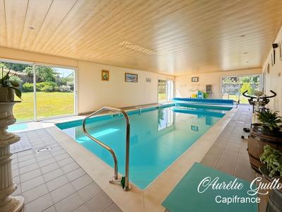 Maison - 254 m² - 9 pièces