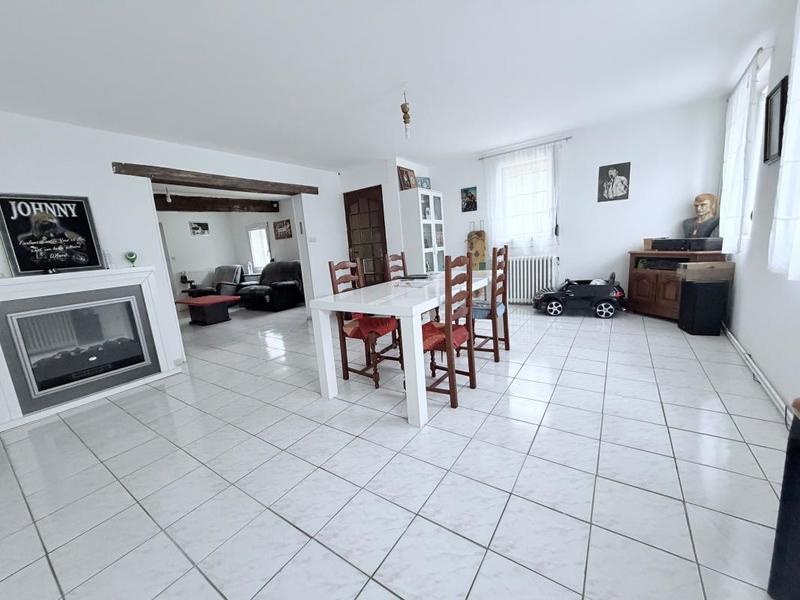 Maison - 216 m² - 4 pièces