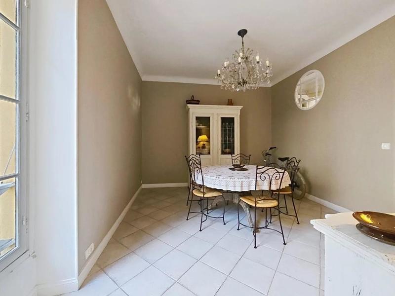 Appartement - 111 m² - 5 pièces