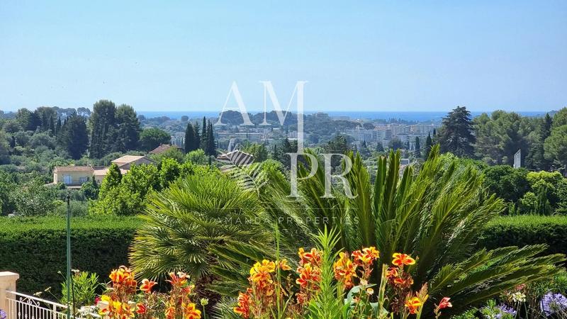 Villa - 410 m² - 8 pièces