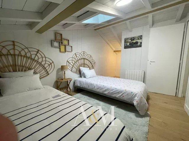 Villa - 170 m² - 8 pièces