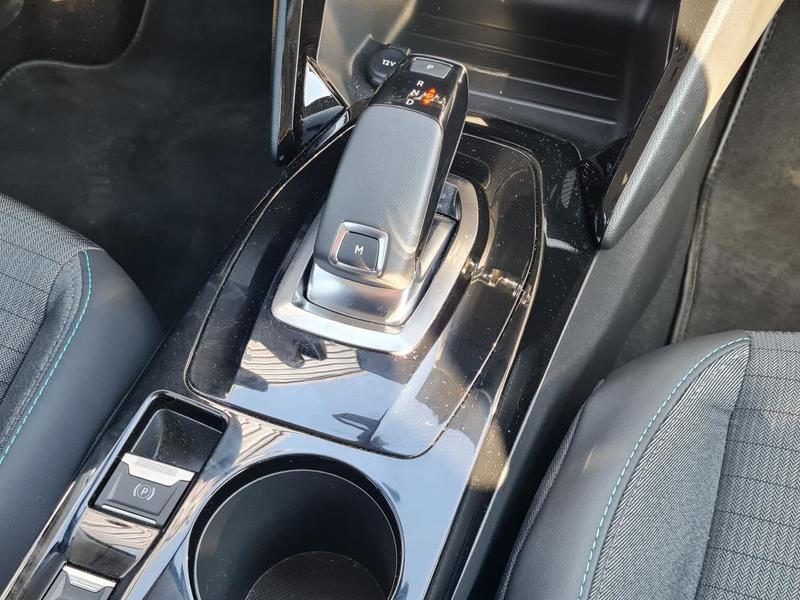 Peugeot 208 Eat8 Allure 130 "Camera, 17559km"