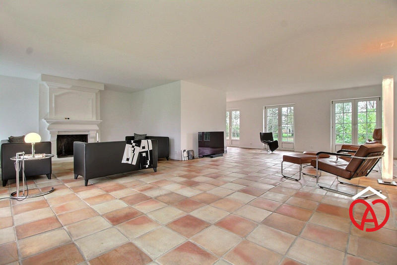 Maison - 248 m² - 10 pièces