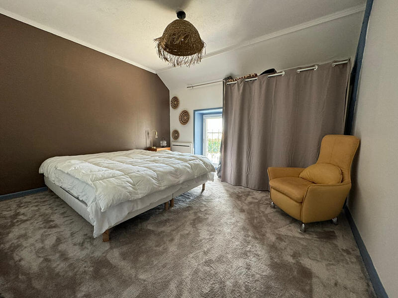 Maison - 280 m² - 9 pièces