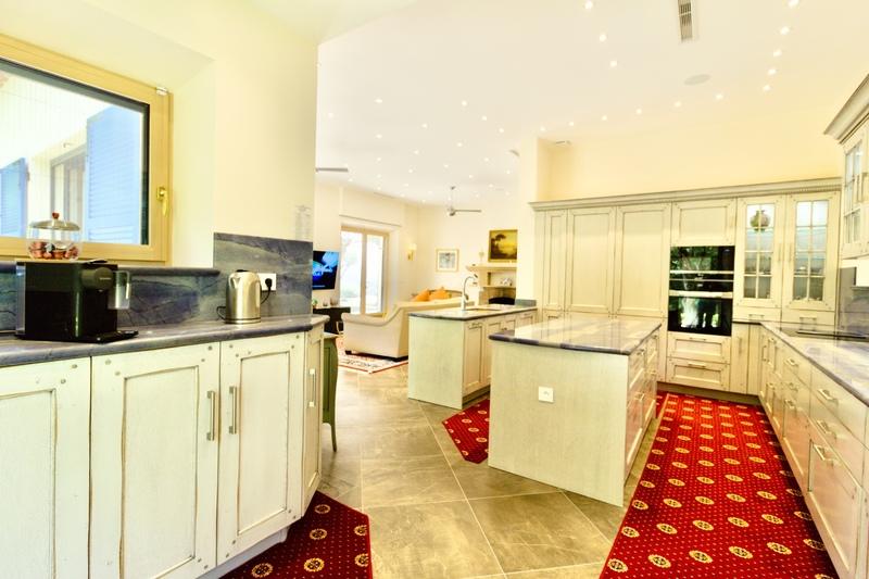 Villa - 440 m² - 9 pièces