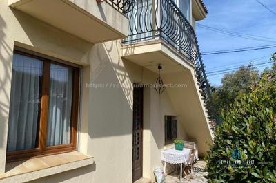 Maison traditionnelle - 254 m² - 11 pièces