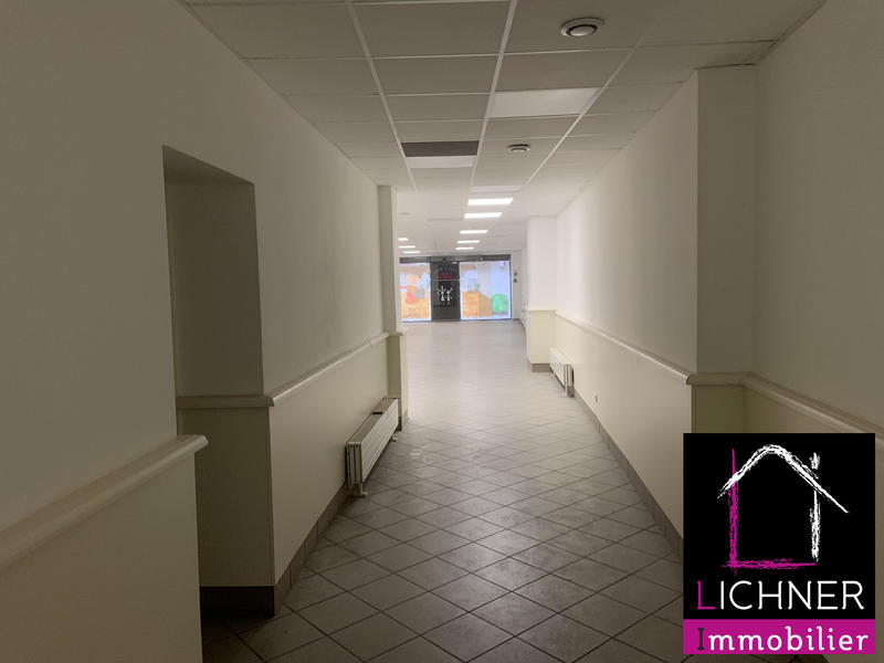 Local commercial - 153 m² - 4 pièces