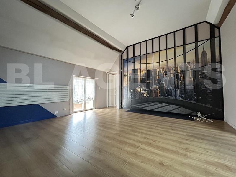 Maison - 280 m² - 10 pièces