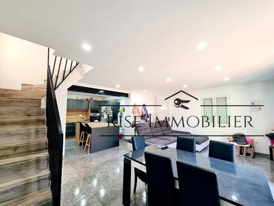 Maison - 93 m² - 4 pièces