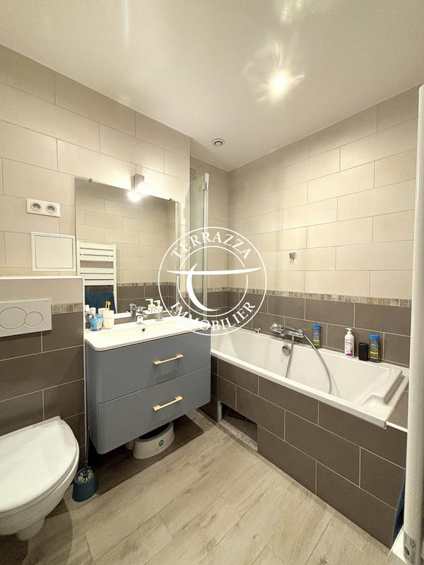 Duplex - 199 m² - 9 pièces