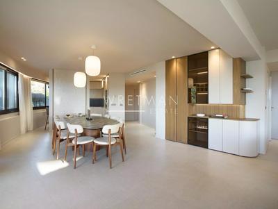 Appartement - 281 m² - 6 pièces