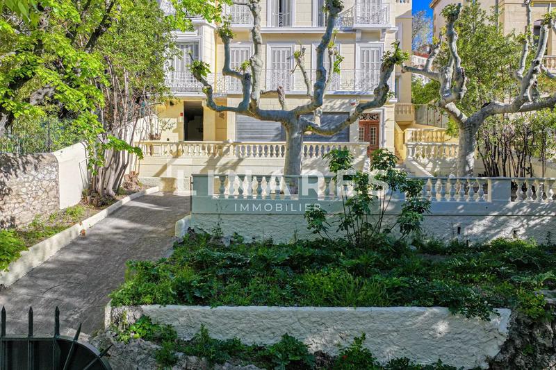 Hôtel particulier - 330 m² - 8 pièces