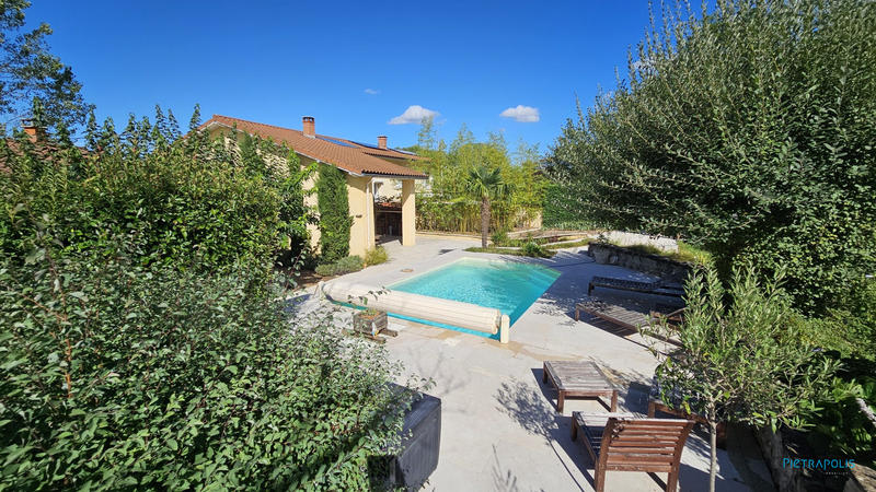 Maison - 198 m² - 7 pièces