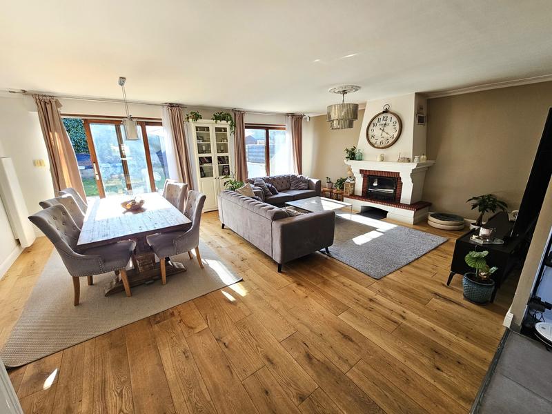 Maison - 220 m² - 9 pièces