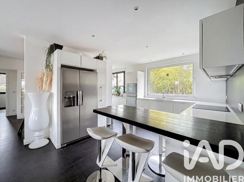 Maison - 220 m² - 7 pièces