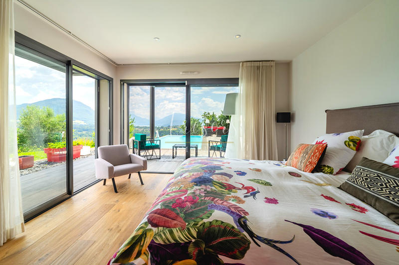 Maison - 310 m² - 9 pièces