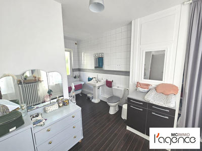 Maison - 180 m² - 7 pièces